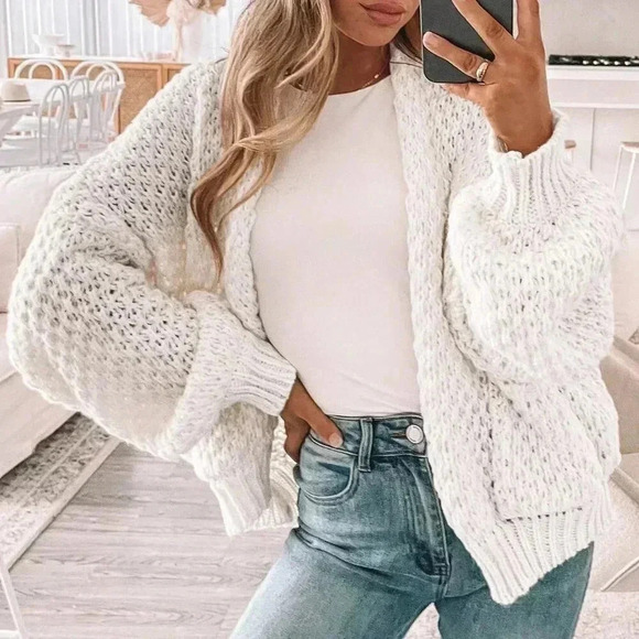 White Casual Women's Long Sleeve Minimalist Cardigan - Picture 2 of 5